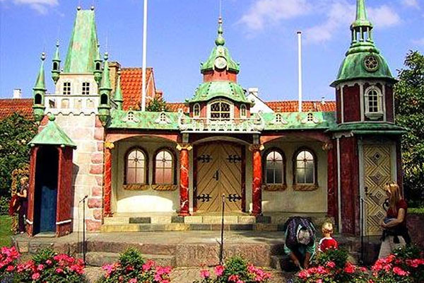 百年乐园、迪士尼乐园的灵感来源之地—丹麦TivoLi童话游乐园